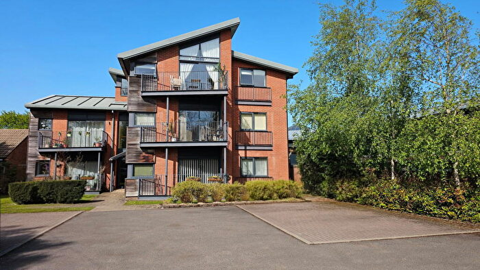 2 Bedroom Apartment For Sale In Martineau Court, Old Bath Road, Newbury, RG14