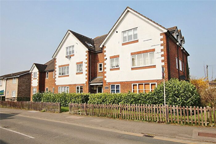 1 Bedroom Flat For Sale In Knaphill, Woking, Surrey, GU21