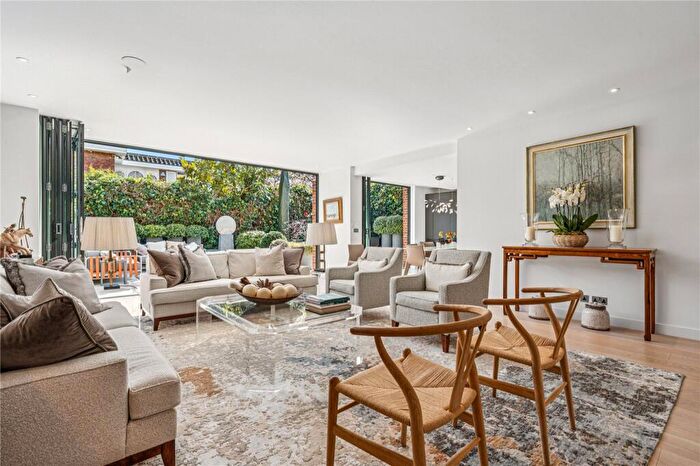 4 Bedroom End Of Terrace House For Sale In Hall Gate, London, NW8