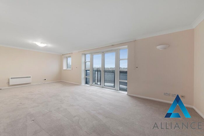 2 Bedroom Flat To Rent In Jardine Road, London, E1W