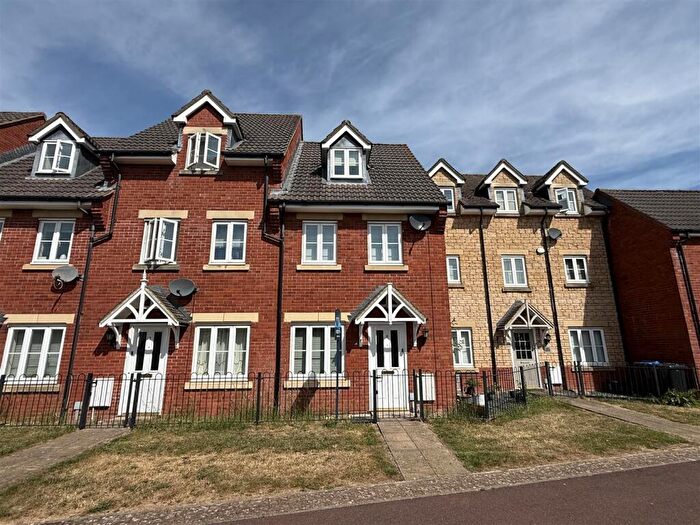 3 Bedroom Town House To Rent In Charlotte Court, Calne, SN11