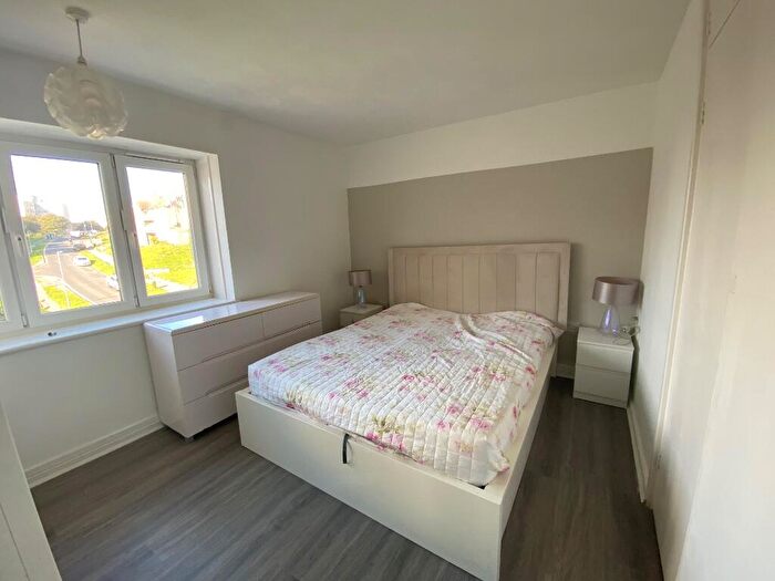 2 Bedroom Flat To Rent In Donald Hall Road, BN2