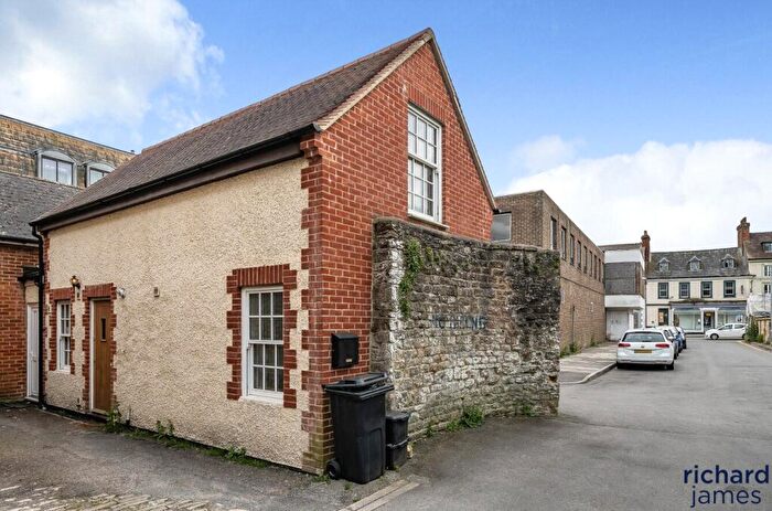 1 Bedroom Detached House To Rent In Charlotte Mews, Old Town, Swindon, Wiltshire, SN1