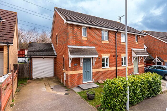 3 Bedroom Semi-Detached House To Rent In Recreation Way, Sittingbourne, Kent, ME10