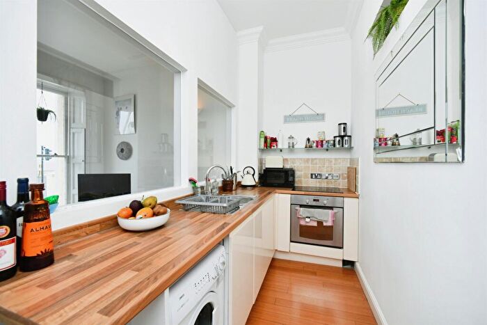 2 Bedroom Apartment For Sale In Marine Parade, Brighton, BN2