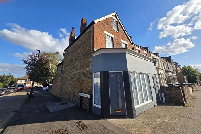 2 Bedroom Flat To Rent In Hertford Road, Enfield, EN3