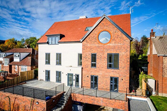 1 Bedroom Flat For Sale In The Grove, Couldson, CR5