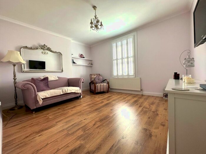 1 Bedroom Flat To Rent In Compton Road, London, N21