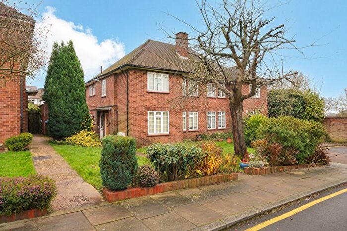 2 Bedroom Maisonette To Rent In Lea Gardens, Wembley, HA9