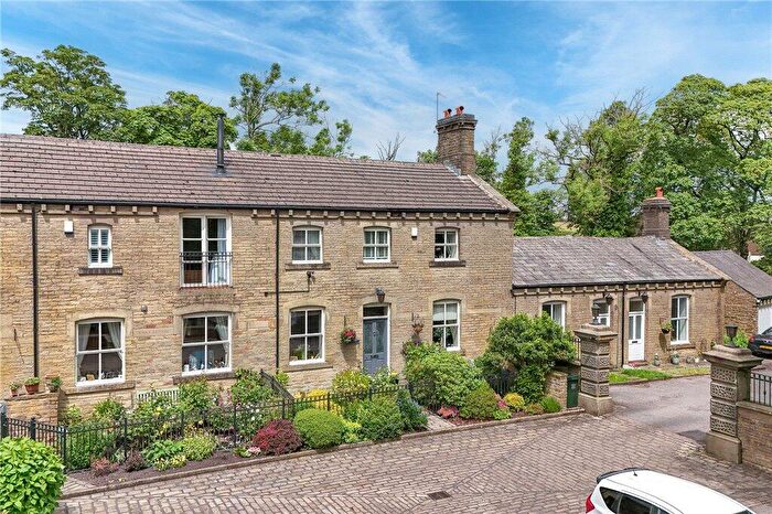 3 Bedroom Terraced House For Sale In The Drive, Denholme, BD13