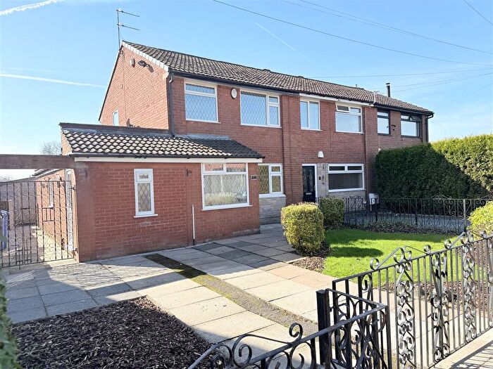 4 Bedroom Town House For Sale In Lodge Lane, Dukinfield, SK16