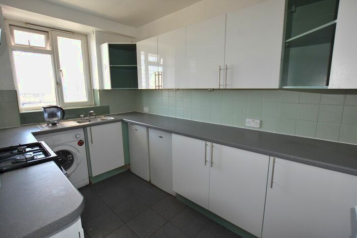 4 Bedroom Flat To Rent In Lancaster Court, Fulham, SW6