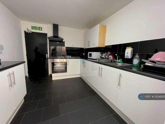 3 Bedroom Flat To Rent In The Bathfield, Sheffield, S3
