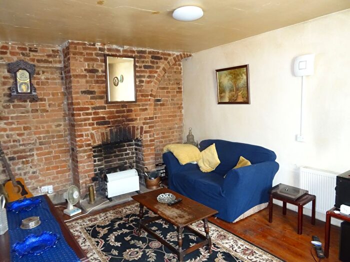 2 Bedroom Cottage For Sale In High Street, Wingham, Canterbury, CT3