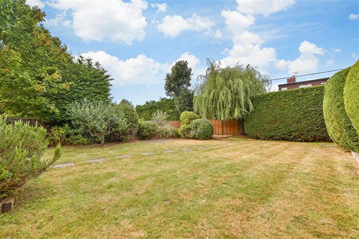 4 Bedroom Detached House For Sale In Elmbridge Road, Cranleigh, Surrey, GU6