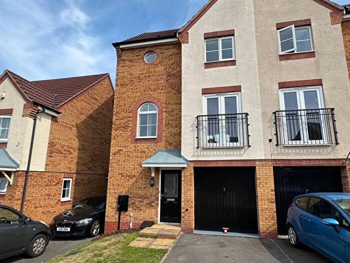 3 Bedroom Town House To Rent In Garden Close, Thorpe Astley, Braunstone, LE3