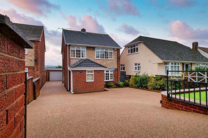 3 Bedroom Detached House For Sale In North Wingfield Road, Grassmoor, Chesterfield, Derbyshire, S42