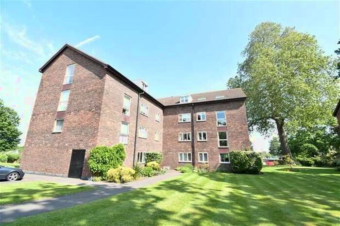 2 Bedroom Flat To Rent In Hillrise, Manor Road, Walton-on-thames, KT12