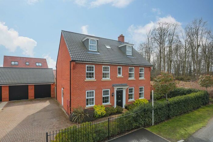 5 Bedroom Detached House For Sale In Whites Lane, Harlestone Manor, Northampton, NN5