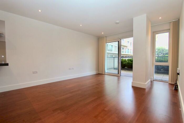 2 Bedroom Apartment To Rent In Kingston Riverside, KT2