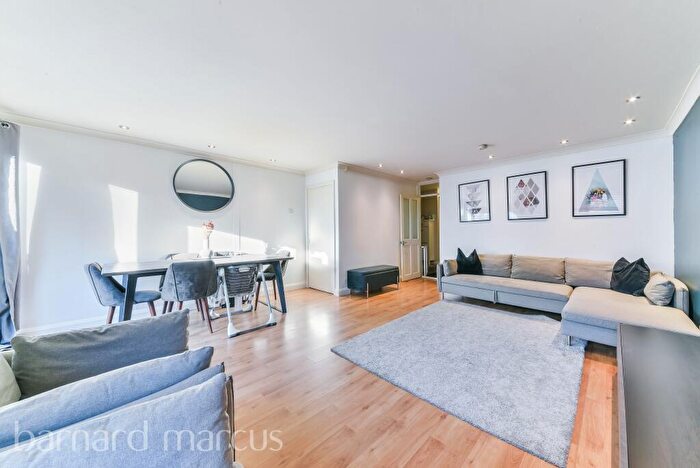 3 Bedroom House To Rent In Langcroft Close, Carshalton, SM5