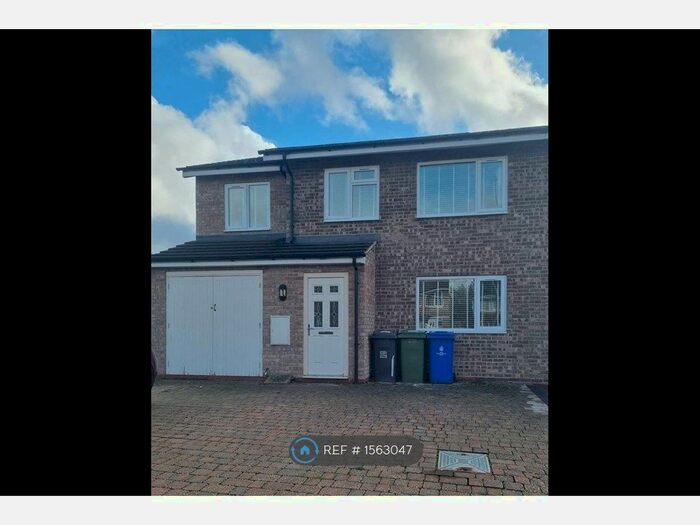 4 Bedroom Semi-Detached House To Rent In Martial Daire Boulevard, Brackley, NN13