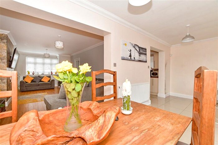 3 Bedroom Semi-detached House For Sale In South End Road, Hornchurch, Essex, RM12