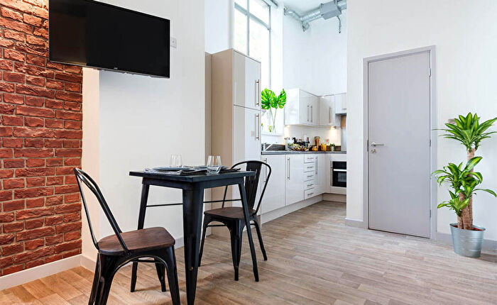 2 Bedroom Flat To Rent In Manor Court, Newcastle Upon Tyne, NE2