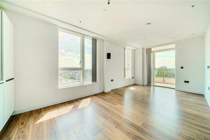 3 Bedroom Flat To Rent In Merrion Avenue, HA7