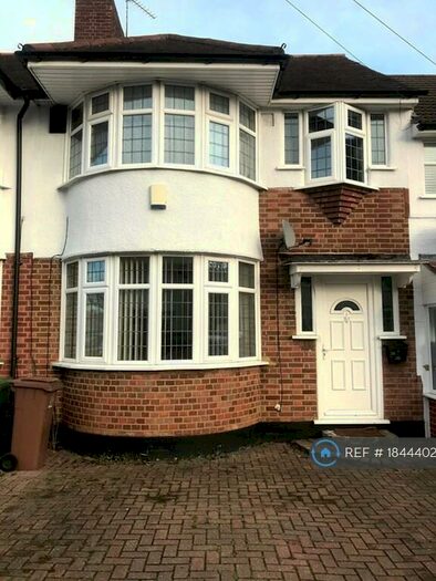 3 Bedroom Terraced House To Rent In Hill Top, Sutton, SM3