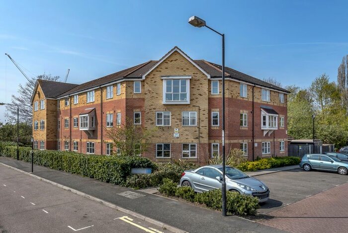 2 Bedroom Flat To Rent In Thyme Close, London, SE3