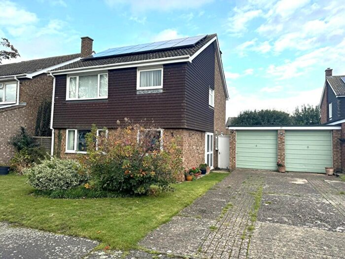 4 Bedroom Detached House For Sale In Birch Close, Broom, SG18