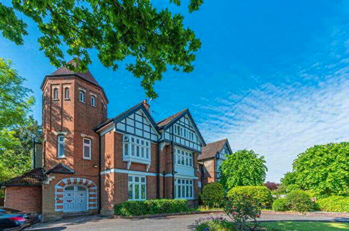 2 Bedroom Flat To Rent In Grove Park Road, London, SE9