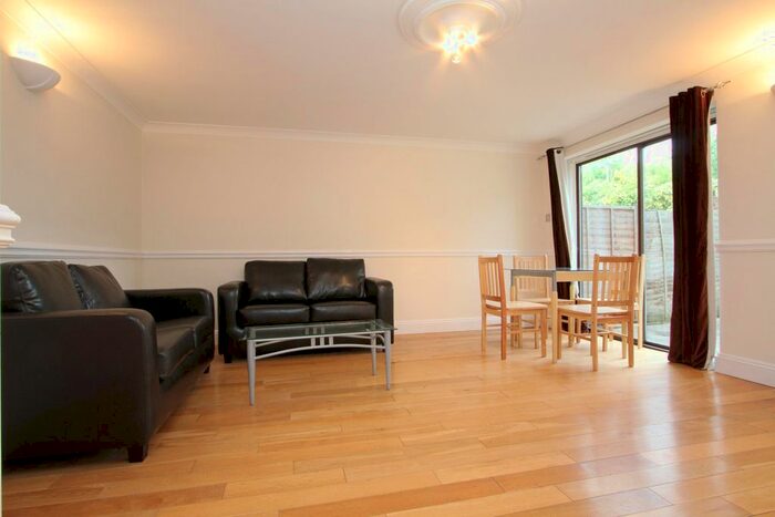 4 Bedroom Property To Rent In Broomgrove Road, London, SW9