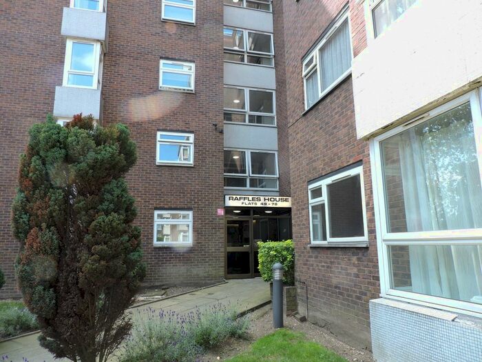 3 Bedroom Flat To Rent In Raffles House, Brampton Grove, Hendon, London, NW4