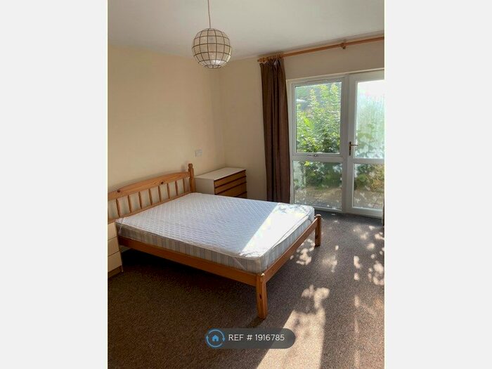 3 Bedroom Flat To Rent In Ringwood Road, Bath, BA2