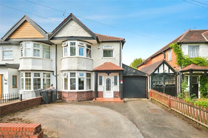 3 Bedroom Semi-Detached House For Sale In Warwick Road, Birmingham, West Midlands, B27