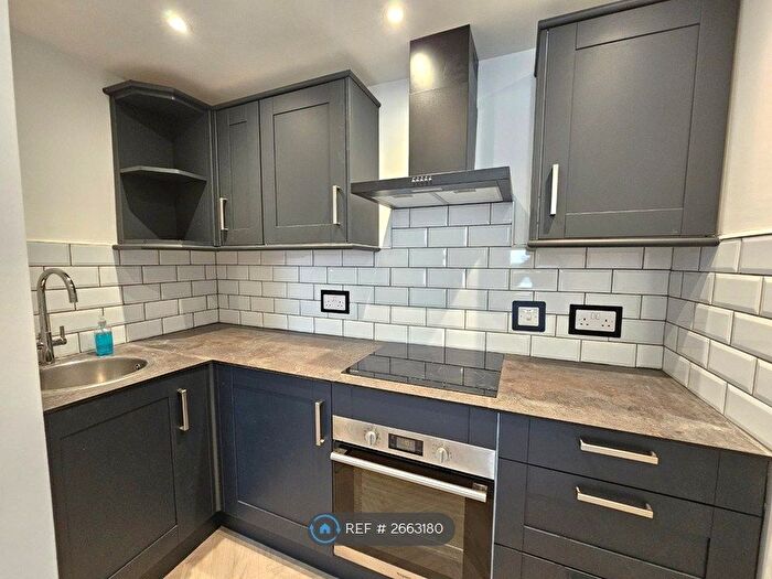 2 Bedroom Maisonette To Rent In High Street, Cheltenham, GL50
