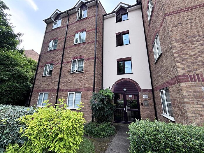 1 Bedroom Flat To Rent In Higham Station Avenue, Chingford, London, E4