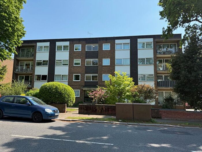2 Bedroom Flat To Rent In Maplin Close, Winchmore Hill, N21