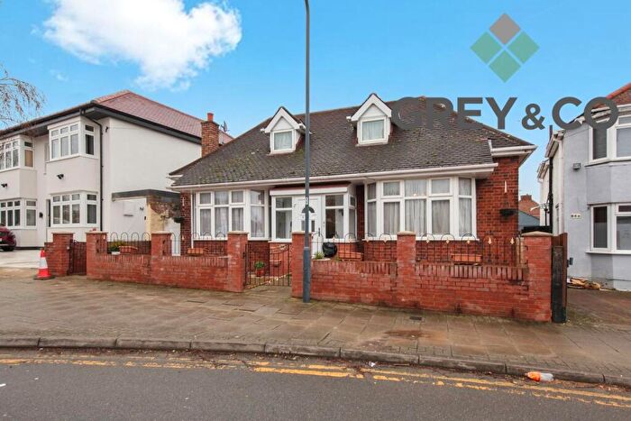 4 Bedroom Detached House For Sale In Repton Avenue, Wembley, Greater London, HA0