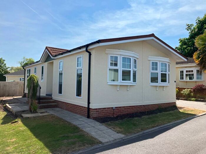 2 Bedroom Mobile/park Home For Sale In Country Choice Caravan Park, Stratford Bridge, Ripple, Tewkesbury, GL20
