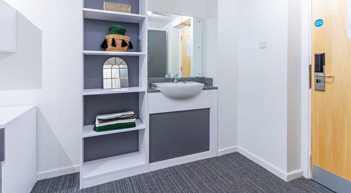 1 Bedroom Flat To Rent In Bassett Green Road, Southampton, SO16