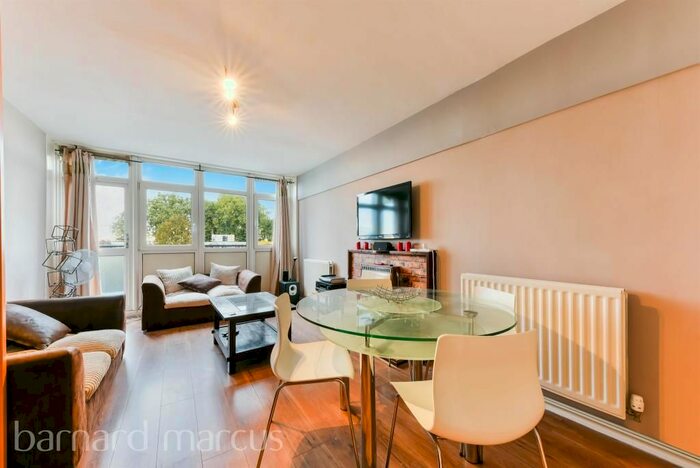 2 Bedroom Flat To Rent In Barringer Square, London, SW17