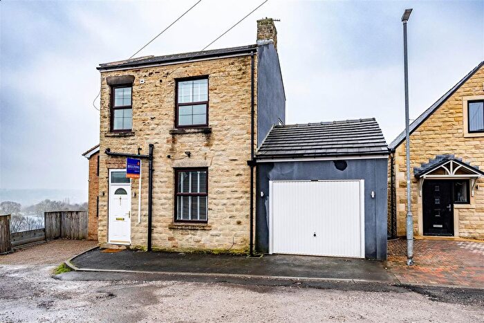 3 Bedroom Detached House For Sale In Echo Street, Roberttown, Liversedge, WF15