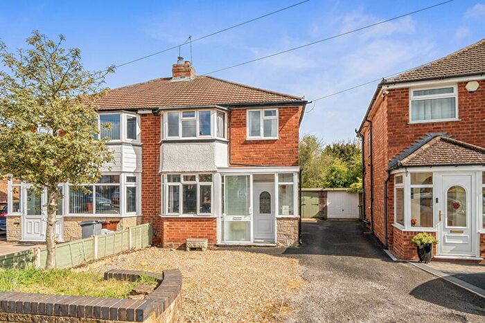 3 Bedroom Semi Detached House For Sale In Corinne Croft, Birmingham, B37