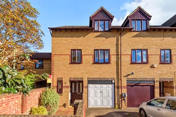 4 Bedroom Property To Rent In Fircroft, Bicester, OX26