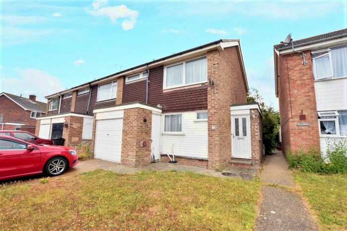 3 Bedroom End Of Terrace House To Rent In Norwood Way, Walton-On-The-Naze, CO14