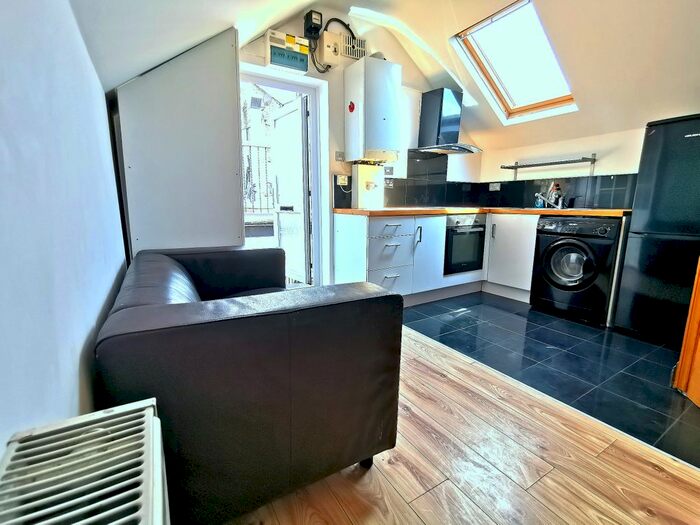 1 Bedroom Flat To Rent In Morris Road, Stratford, E15