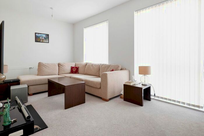 4 Bedroom Flat To Rent In South Molton Road, London, E16